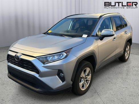 Used 2021 Toyota RAV4 XLE FWD image 2