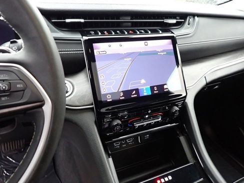 Certified 2023 Jeep Grand Cherokee Limited image 23