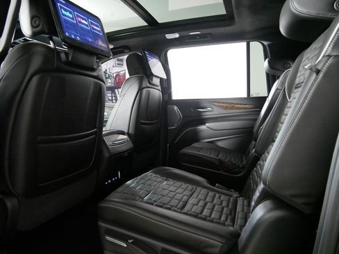 Used 2023 Cadillac Escalade ESV Premium Luxury Platinum w/ LPO, Floor Liner Package AWD/4WD image 32