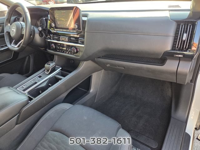 Used 2025 Nissan Pathfinder SV FWD image 18