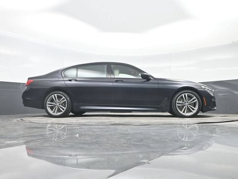 Used 2018 BMW 750i xDrive AWD/4WD image 34