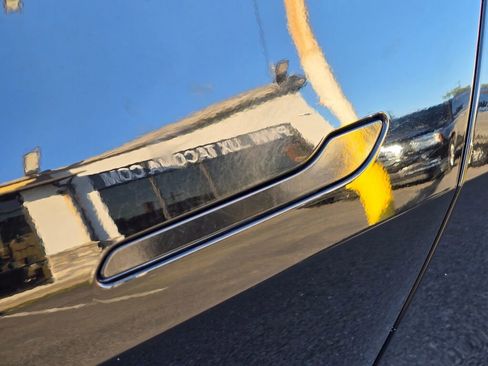 Used 2021 Tesla Model Y Long Range image 11