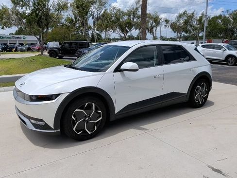 Certified 2022 Hyundai Ioniq 5 SE w/ Cargo Package RWD image 9