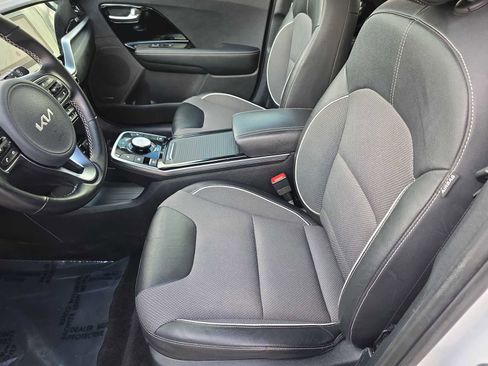 Used 2022 Kia Niro EX image 15