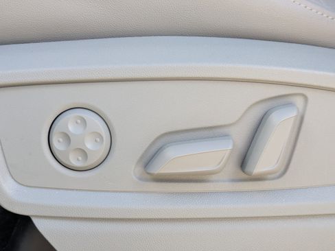 Used 2025 Audi Q5 e Premium Plus image 21