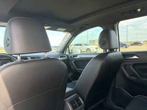 Used 2022 Volkswagen Tiguan SEL R-Line AWD/4WD image 11