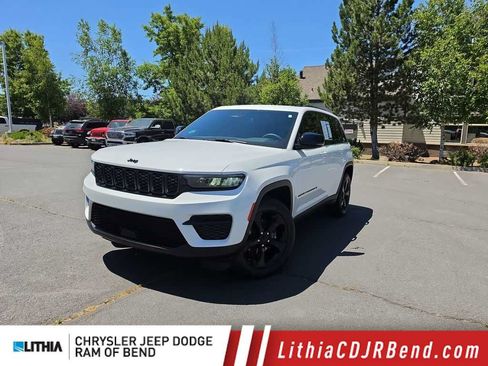 Used 2023 Jeep Grand Cherokee Altitude AWD/4WD image 1