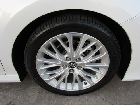 Used 2019 Toyota Camry XLE image 7