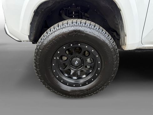 Used 2020 Toyota Tacoma SR5 image 9