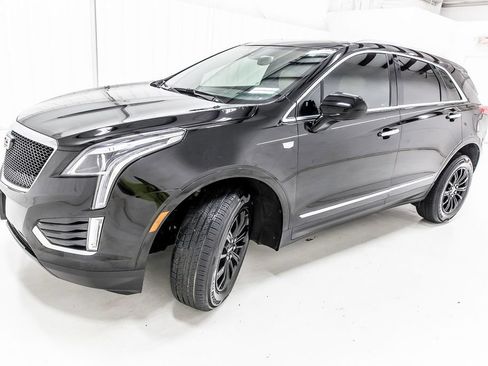 Used 2019 Cadillac XT5 FWD image 2