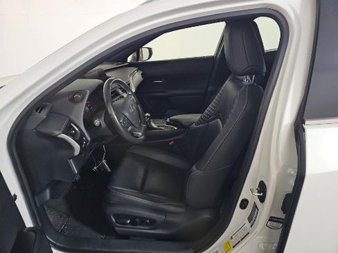 Used 2020 Lexus UX 200 w/ Accessory Package FWD image 4