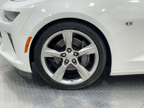 Used 2018 Chevrolet Camaro SS RWD image 34