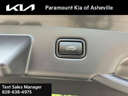 Certified 2025 Kia Niro FWD image 28