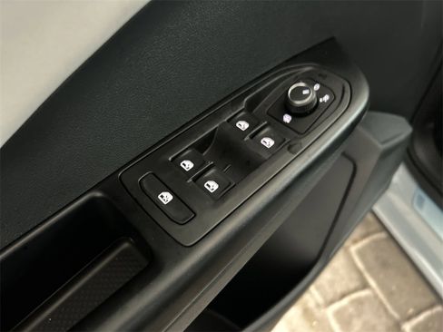 New 2026 Volkswagen Taos SE image 11