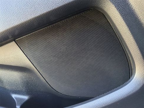 Used 2018 Ford Explorer XLT w/ Equipment Group 202A image 20