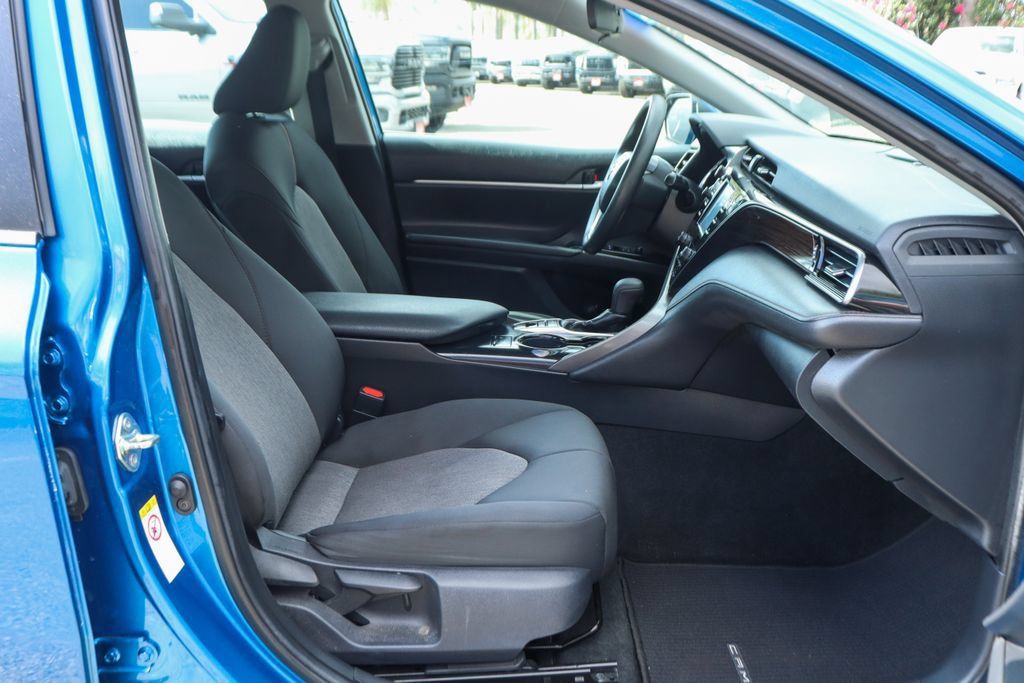 Used 2019 Toyota Camry LE FWD image 33