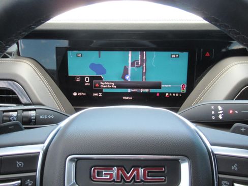 Used 2025 GMC Yukon XL Elevation w/ Elevation Premium Package AWD/4WD image 29