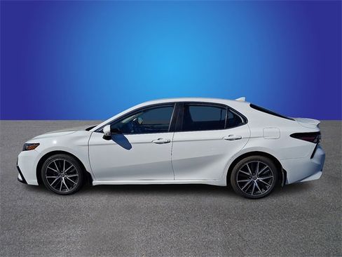 Used 2024 Toyota Camry SE image 6