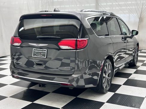 Used 2018 Chrysler Pacifica Limited w/ Tire & Wheel Group image 7