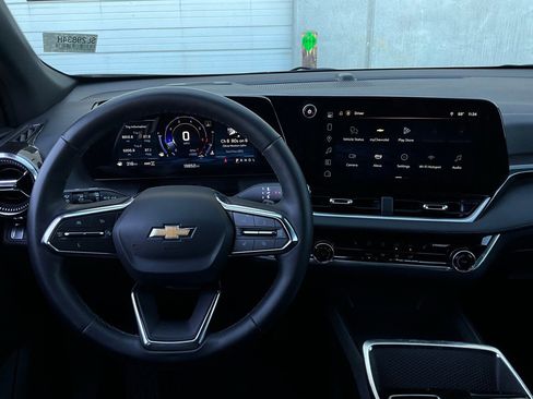 Used 2025 Chevrolet Equinox LT image 13