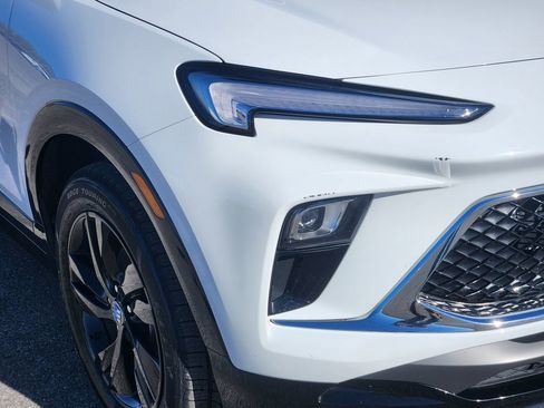 Used 2024 Buick Encore GX Sport Touring image 9