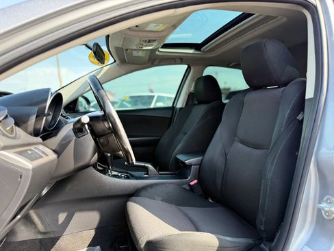 Used 2012 MAZDA MAZDA3 s Touring FWD image 13