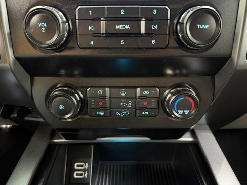Used 2019 Ford F150 XLT w/ Equipment Group 302A Luxury AWD/4WD image 23