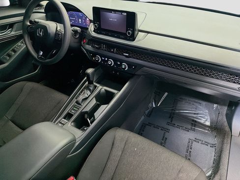 Used 2025 Honda Accord SE image 12