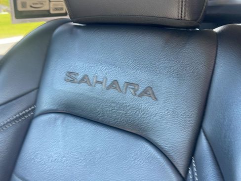 Used 2018 Jeep Wrangler Unlimited Sahara AWD/4WD image 33