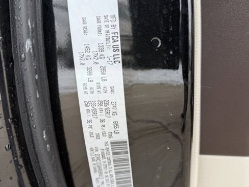 Used 2017 Chrysler Pacifica Touring-L Plus w/ Advanced Safetytec Group image 4