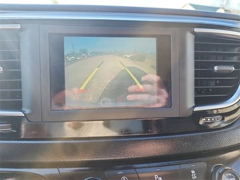 Used 2020 Chrysler Pacifica Touring image 27