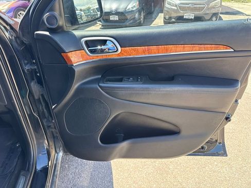 Used 2011 Jeep Grand Cherokee Overland AWD/4WD image 17