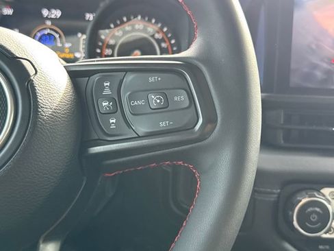 Used 2024 Jeep Wrangler Unlimited Rubicon w/ Convenience Group AWD/4WD image 27