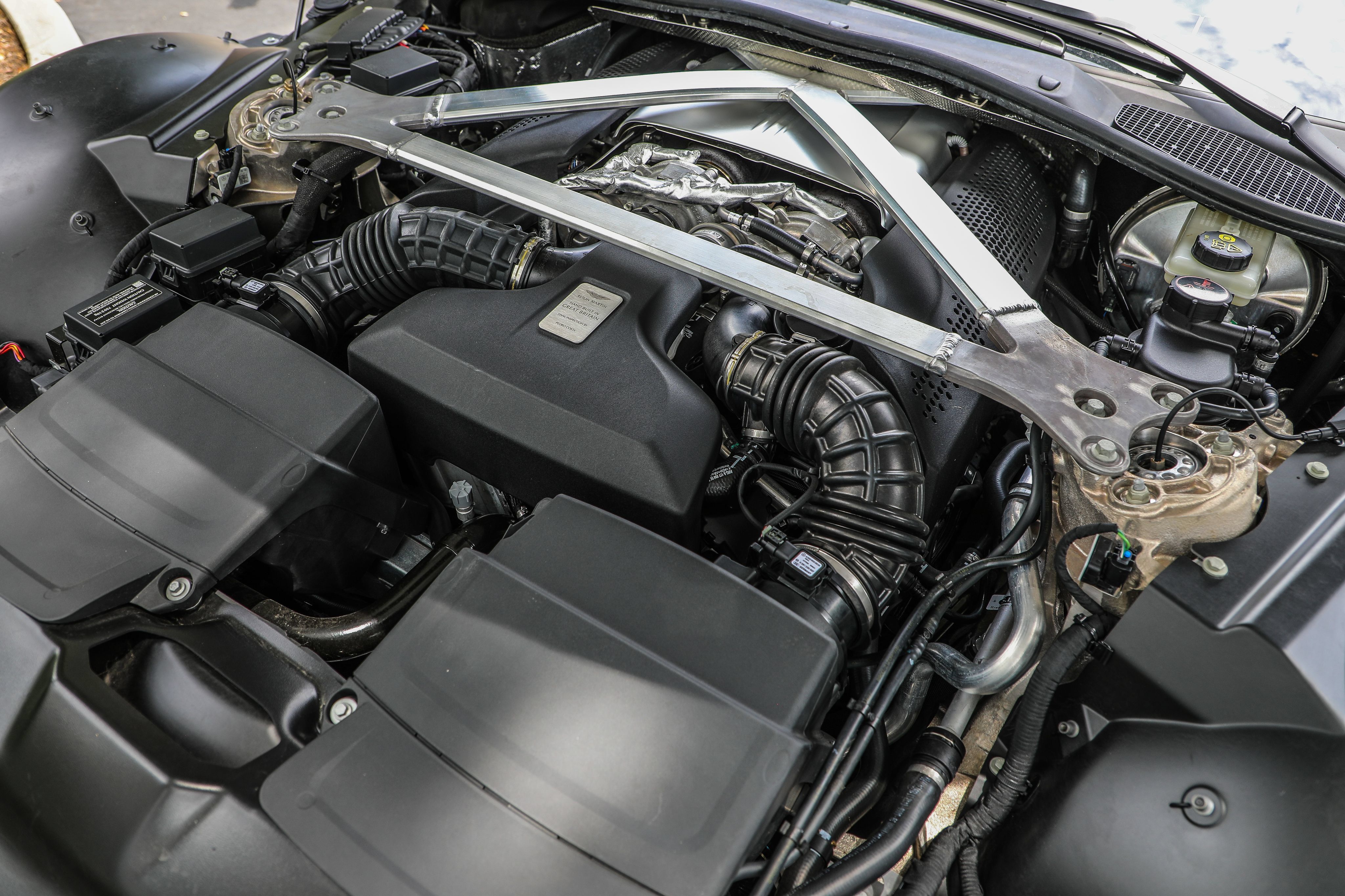Used 2023 Aston Martin V8 Vantage Roadster RWD image 11