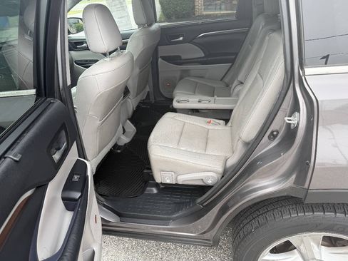 Used 2015 Toyota Highlander Limited AWD/4WD image 22