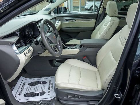 Used 2023 Cadillac XT5 Premium Luxury w/ Technology Package AWD/4WD image 8
