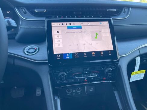 New 2025 Jeep Grand Cherokee Limited image 22