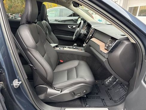 Certified 2023 Volvo XC60 B5 Plus w/ Climate Package image 19