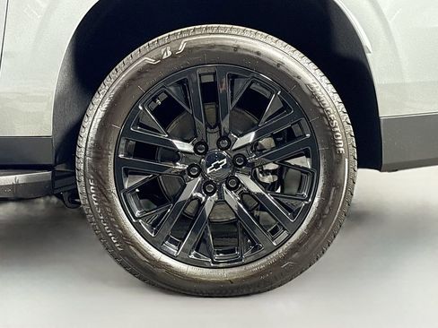 New 2025 Chevrolet Suburban Premier image 33