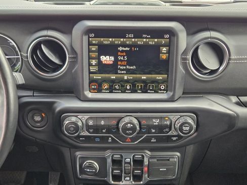 Used 2023 Jeep Wrangler Unlimited Sahara w/ Cold Weather Group AWD/4WD image 21