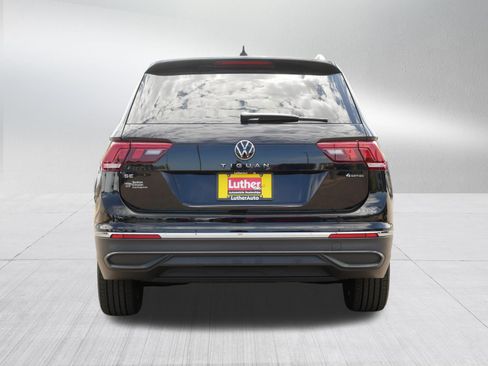 Used 2022 Volkswagen Tiguan SE w/ Panoramic Sunroof Package AWD/4WD image 6