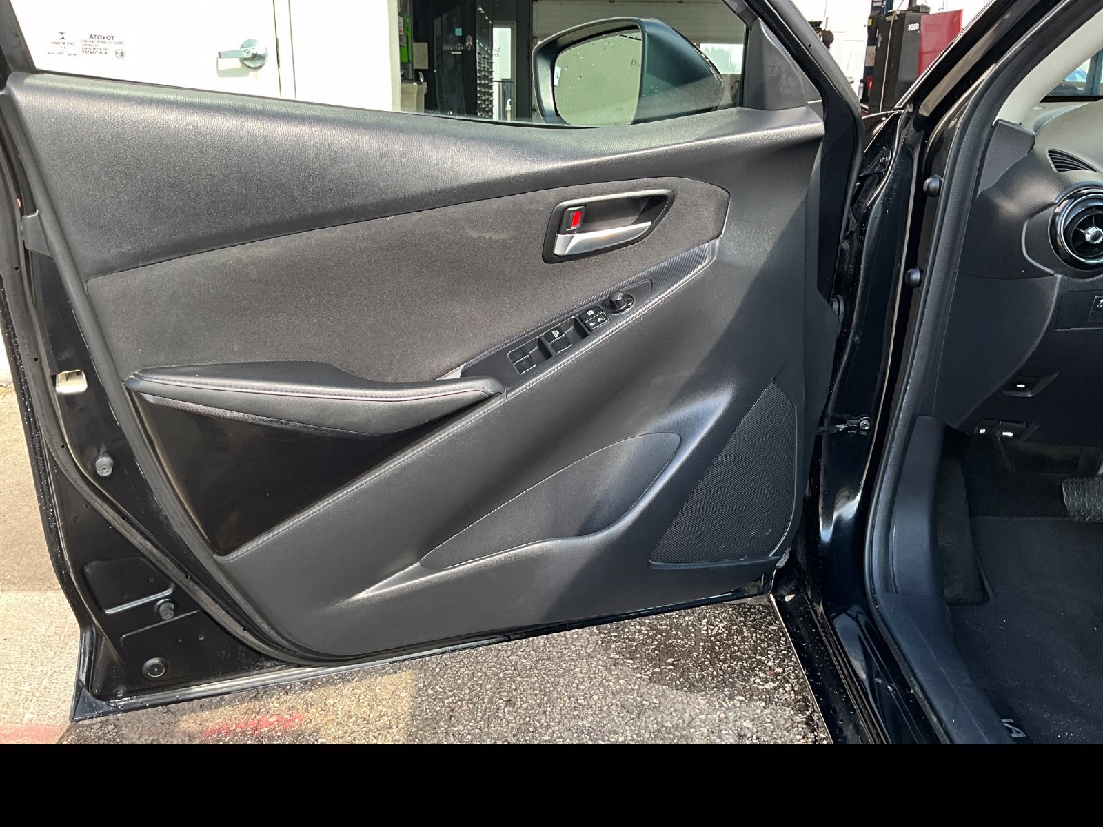 Used 2017 Toyota Yaris iA FWD image 11