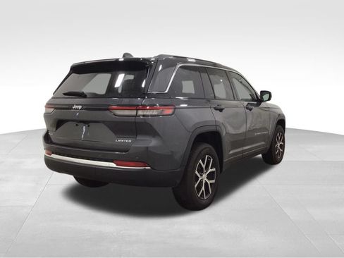 Used 2025 Jeep Grand Cherokee Limited AWD/4WD image 4