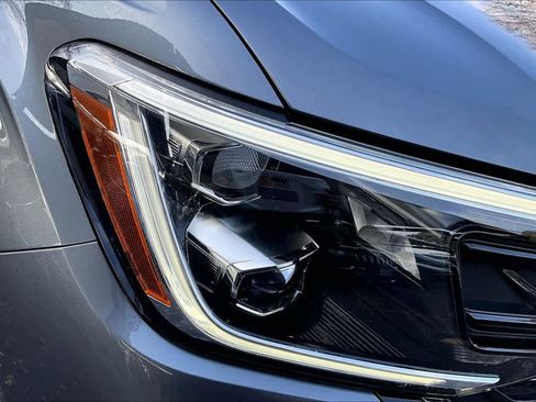 Used 2024 Volkswagen Atlas Cross Sport SE image 28