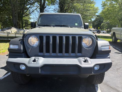 Used 2021 Jeep Wrangler Sport AWD/4WD image 2