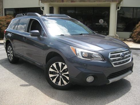 Used 2017 Subaru Outback 2.5i Limited AWD/4WD image 2
