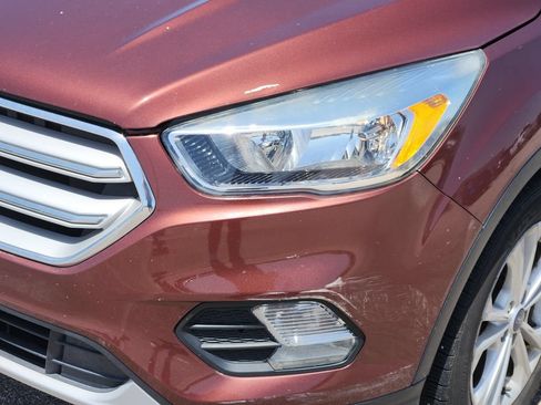 Used 2018 Ford Escape SE w/ SE Sync 3 Package FWD image 3