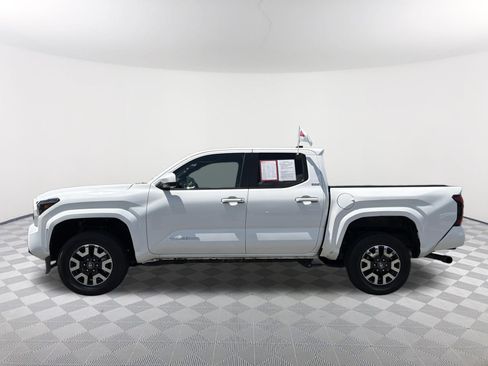 Certified 2024 Toyota Tacoma SR5 AWD/4WD image 13