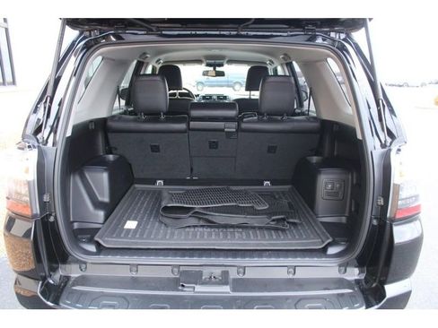 Used 2018 Toyota 4Runner TRD Off-Road Premium image 7