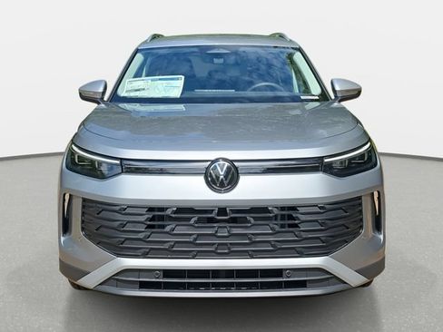 Used 2025 Volkswagen Tiguan SE AWD/4WD image 8